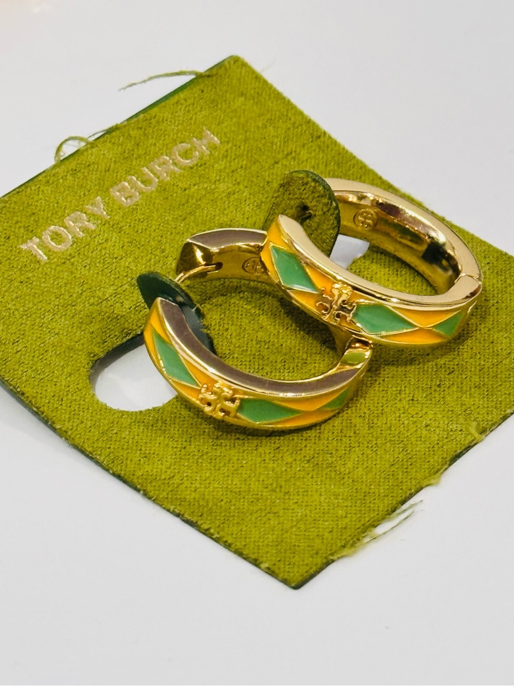 Tory Burch Gold & Green Enamel Harlequin Huggie Hoop Earrings NWT 1”